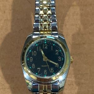 Quartz Gold/Silver Tone Wristwatch